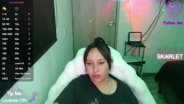 Skarlet Adams28 online show from October 2025 11:48:02 PM