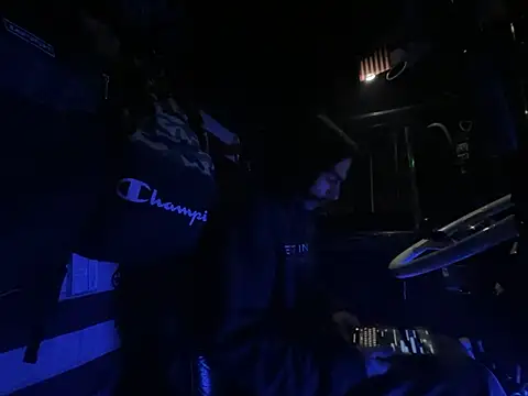 Snapshot of XMeF10 chatting on November 2025 09:42:02 AM XMeF10 online show from November 2025 09:42:02 AM