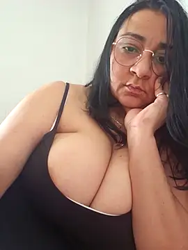 paulinaDiaz1 online show from April 2026 01:05:01 PM