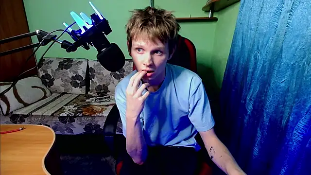 fameboyboo online show from September 2025 05:14:02 PM