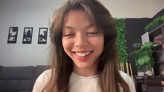 Snapshot of DesiredHoney chatting on October 2025 04:38:02 PM DesiredHoney online show from October 2025 04:38:02 PM