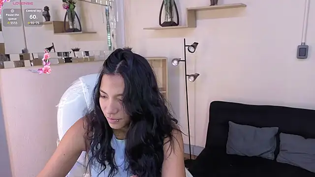 Saray reyes online show from November 2025 11:43:02 AM