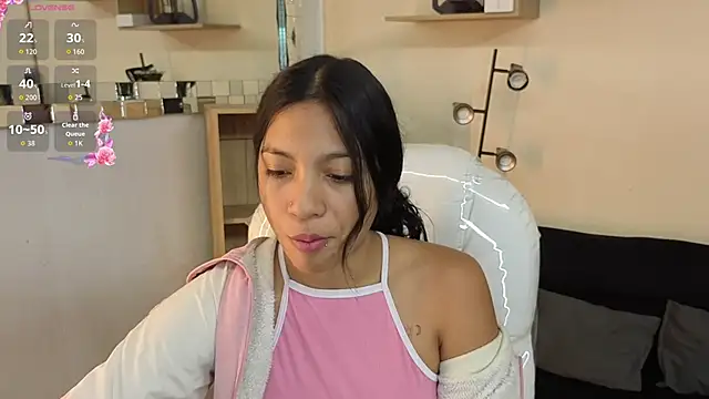 Saray reyes online show from November 2025 11:53:01 AM