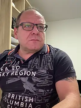 coupleLatinaLovers online show from October 2025 06:04:01 AM