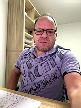 coupleLatinaLovers online show from November 2025 06:25:02 AM