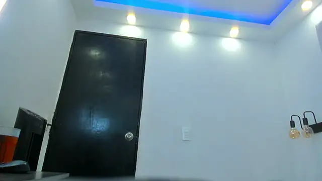 chloe zulay online show from January 2026 03:55:01 AM