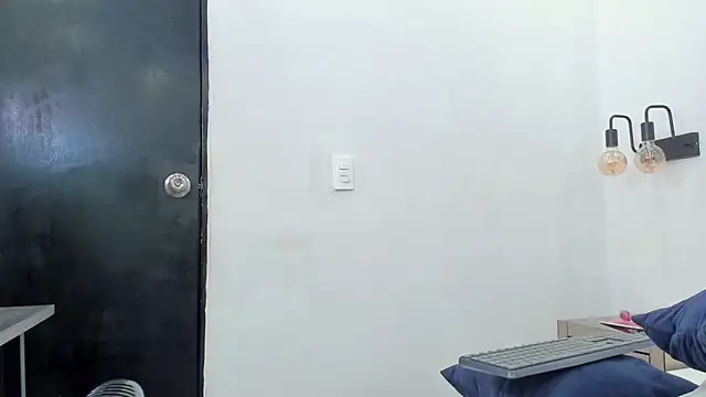 chloe zulay online show from February 2026 04:30:02 AM