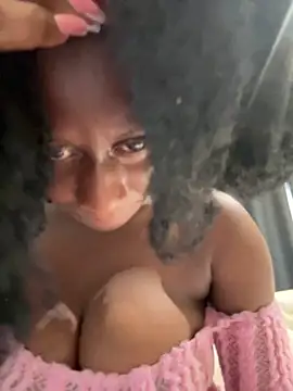 Snapshot of Roxiexx chatting on February 2026 01:43:01 PM Roxiexx online show from February 2026 01:43:01 PM