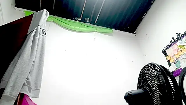 PetiteIvoryQueen19 online show from November 2025 04:34:02 AM