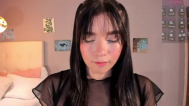 Snapshot of Maia_W10 chatting on April 2026 12:21:01 PM Maia W10 online show from April 2026 12:21:01 PM