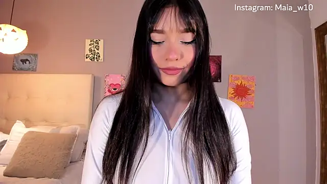 Snapshot of Maia_W10 chatting on June 2026 12:22:01 PM Maia W10 online show from June 2026 12:22:01 PM