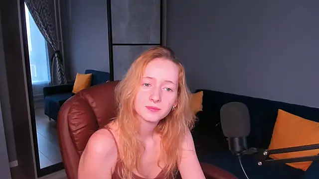 Snapshot of OddlyFamiliar chatting on December 2024 11:21:02 AM OddlyFamiliar online show from December 2024 11:21:02 AM