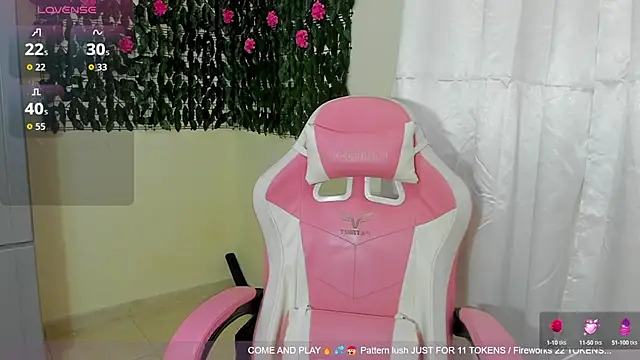 sweetieandjuicyy online show from September 2025 03:56:02 PM