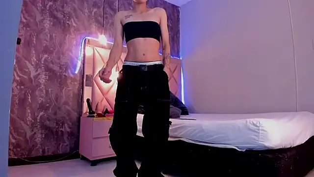 Snapshot of megan_100 chatting on January 2025 06:35:02 PM megan 100 online show from January 2025 06:35:02 PM