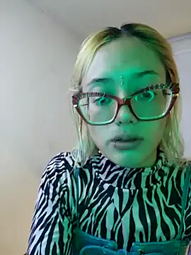 Snapshot of 911Calling chatting on December 2024 12:20:01 AM 911Calling online show from December 2024 12:20:01 AM