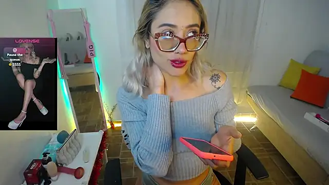 Snapshot of 911Calling chatting on January 2025 02:40:02 AM 911Calling online show from January 2025 02:40:02 AM