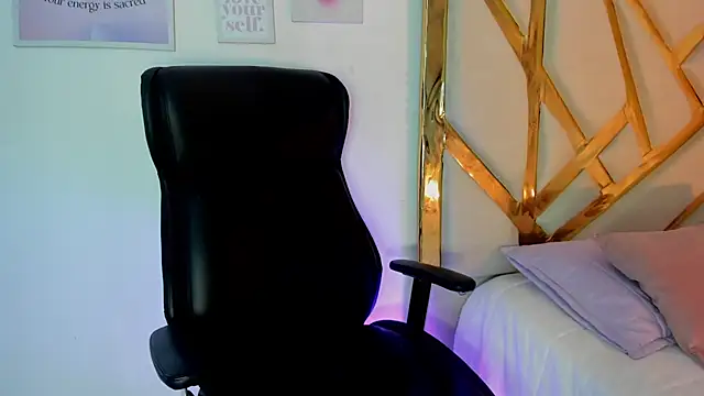 Snapshot of LanaJones_ chatting on December 2025 12:14:02 PM LanaJones online show from December 2025 12:14:02 PM