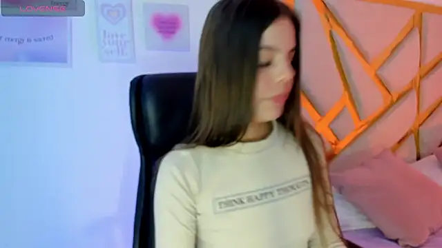 Snapshot of LanaJones_ chatting on December 2025 12:33:02 PM LanaJones online show from December 2025 12:33:02 PM