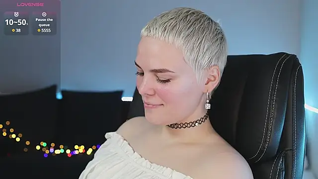 LikaBerry1 online show from February 2025 12:16:01 PM