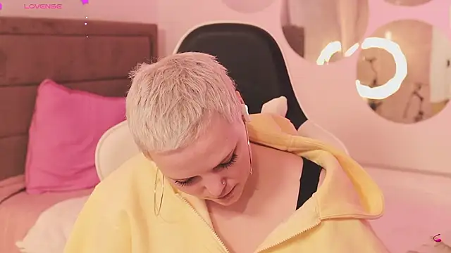 LikaBerry1 online show from February 2026 03:29:01 PM