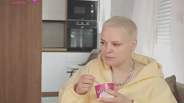 LikaBerry1 online show from April 2026 04:12:02 PM