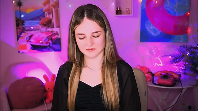 Snapshot of DeboraLarson chatting on February 2025 04:33:01 PM DeboraLarson online show from February 2025 04:33:01 PM