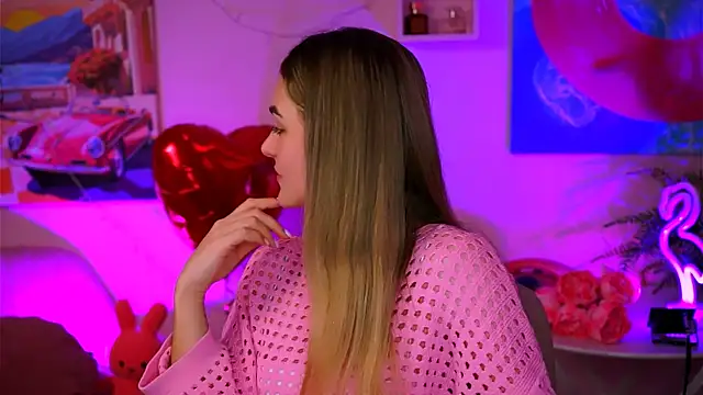 Snapshot of DeboraLarson chatting on February 2025 06:39:02 AM DeboraLarson online show from February 2025 06:39:02 AM