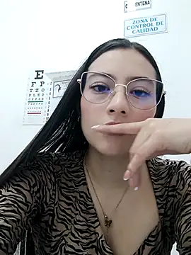 Snapshot of Cataleihaa chatting on April 2026 05:54:01 PM Cataleihaa online show from April 2026 05:54:01 PM