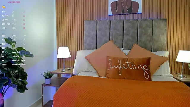 StacyWoods online show from October 2025 03:40:01 PM