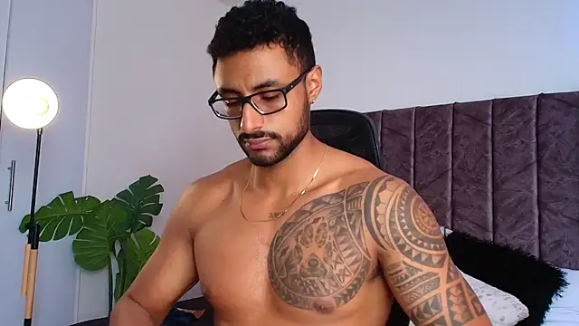 LiamGarcia1 online show from November 2025 04:35:01 PM