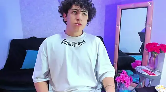 Kerverr  online show from December 2024 10:01:02 PM