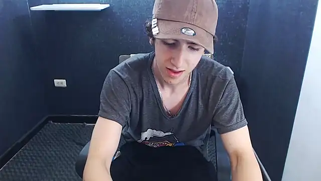 Kerverr  online show from November 2025 06:51:02 PM