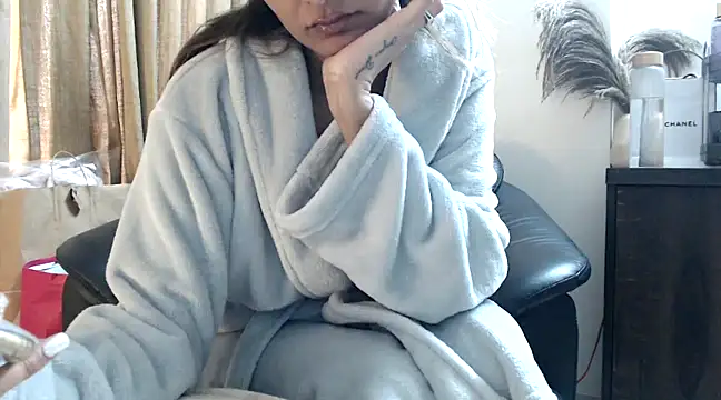 Snapshot of trippy_tina chatting on December 2024 06:11:01 AM trippy tina online show from December 2024 06:11:01 AM