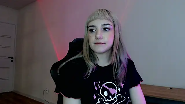 Princess Shy    online show from February 2025 06:48:02 PM