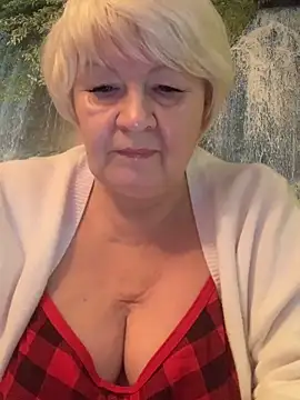 Snapshot of Laura_Millf chatting on December 2024 06:57:01 PM Laura Millf online show from December 2024 06:57:01 PM