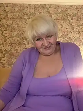 Snapshot of Laura_Millf chatting on January 2025 02:42:02 PM Laura Millf online show from January 2025 02:42:02 PM