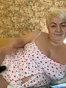 Snapshot of Laura_Millf chatting on January 2025 05:53:01 PM Laura Millf online show from January 2025 05:53:01 PM