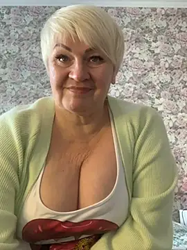 Snapshot of Laura_Millf chatting on February 2025 09:46:02 AM Laura Millf online show from February 2025 09:46:02 AM