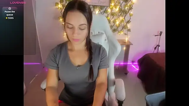 Snapshot of Sara_lopez_28 chatting on September 2025 02:39:02 PM Sara lopez 28 online show from September 2025 02:39:02 PM