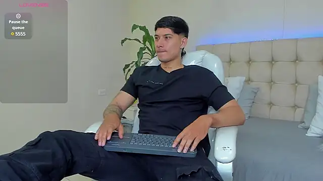 Damian23   online show from February 2025 12:33:01 PM