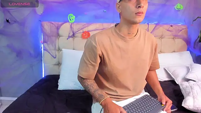 Damian23   online show from October 2025 10:56:02 AM