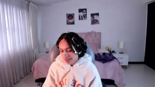 Snapshot of Kat_cute_ chatting on January 2025 03:30:02 PM Kat cute online show from January 2025 03:30:02 PM