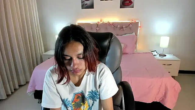 Snapshot of Kat_cute_ chatting on September 2025 01:53:01 AM Kat cute online show from September 2025 01:53:01 AM