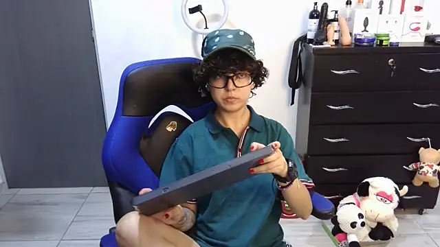 thomascooper7 online show from September 2025 09:58:01 PM