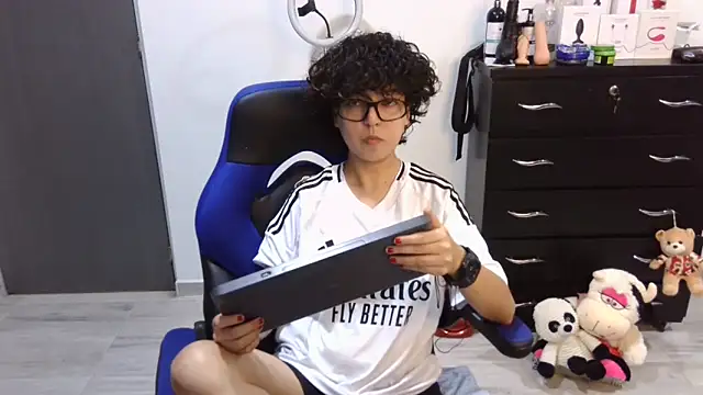 thomascooper7 online show from September 2025 07:15:02 PM