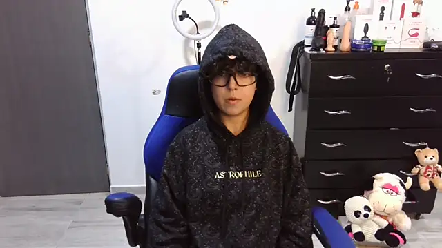 thomascooper7 online show from September 2025 06:32:02 PM