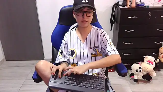 thomascooper7 online show from November 2025 07:40:03 PM