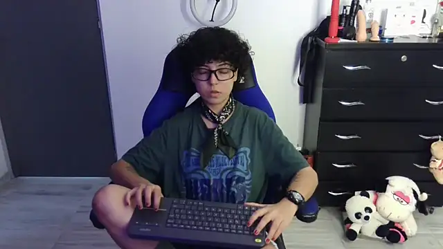 thomascooper7 online show from April 2026 06:38:01 PM