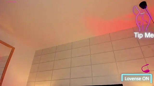 Snapshot of Christine_Laam chatting on September 2025 12:43:02 PM Christine Laam online show from September 2025 12:43:02 PM
