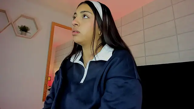 Snapshot of Christine_Laam chatting on October 2025 11:58:01 AM Christine Laam online show from October 2025 11:58:01 AM